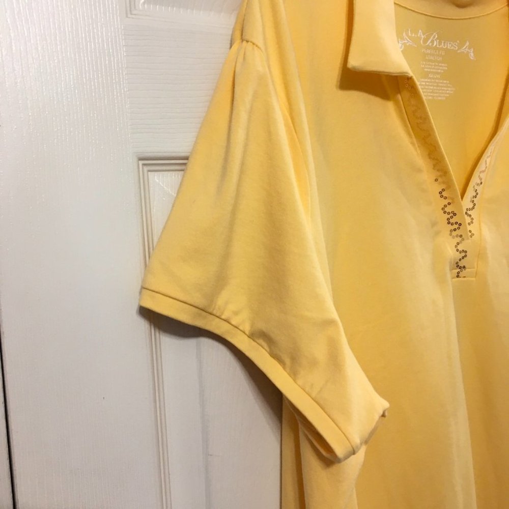 L.A. Blues Perfect Fit Stretch Short Sleeve V-Neck Sequin - Picture 4 of 7